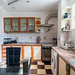 High-end 3br - Private Garden, Terrace & Bbq