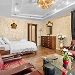 High-end 3br - Private Garden, Terrace & Bbq * בוקרשט