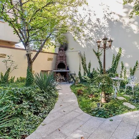 High-end 3br - Private Garden, Terrace & Bbq וילה