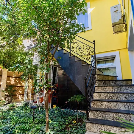 וילה High-end 3br - Private Garden, Terrace & Bbq בוקרשט