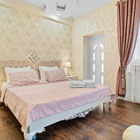 High-end 3br - Private Garden, Terrace & Bbq Βίλα Βουκουρέστι