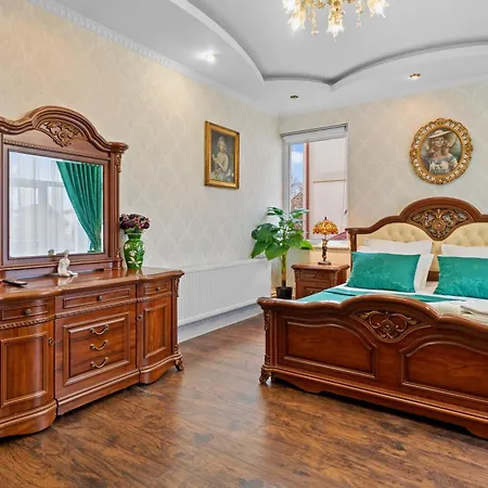 High-end 3br - Private Garden, Terrace & Bbq Villa Bucareste