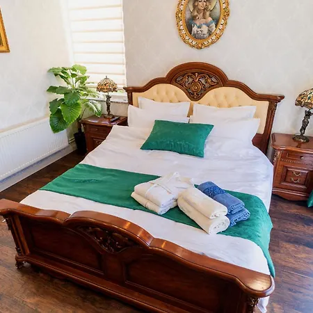 High-end 3br - Private Garden, Terrace & Bbq Bucharest