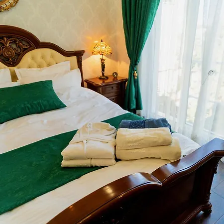 High-end 3br - Private Garden, Terrace & Bbq * Bucharest