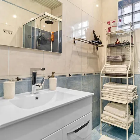 High-end 3br - Private Garden, Terrace & Bbq Βίλα Βουκουρέστι