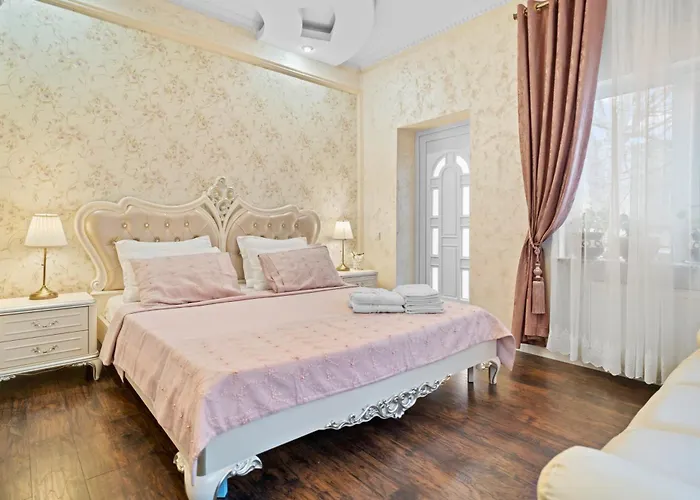 High-end 3br - Private Garden, Terrace & Bbq Villa Bucarest
