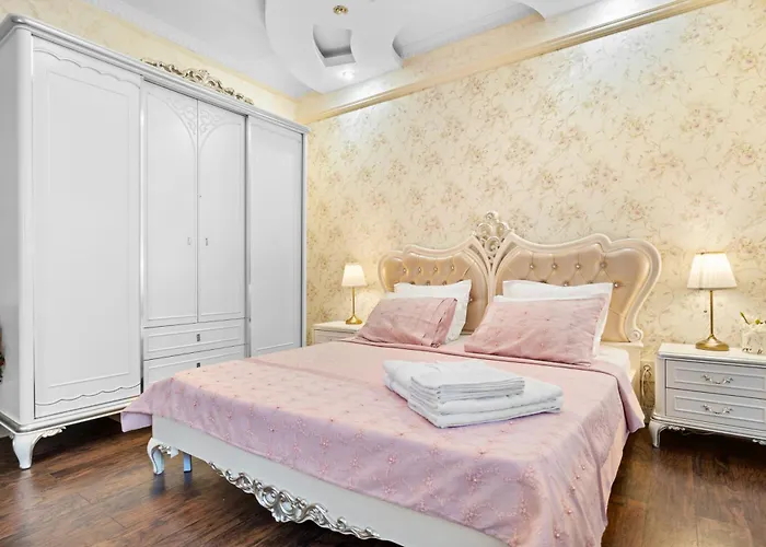 High-end 3br - Private Garden, Terrace & Bbq Vilă