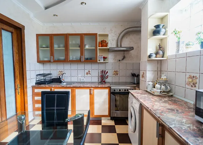 High-end 3br - Private Garden, Terrace & Bbq