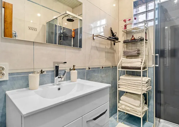 High-end 3br - Private Garden, Terrace & Bbq Villa Bukarest