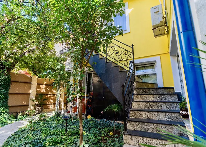 Villa High-end 3br - Private Garden, Terrace & Bbq Bucarest